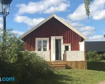 Fin Stuga Pa Hastgard Med Sjo Och Bastu