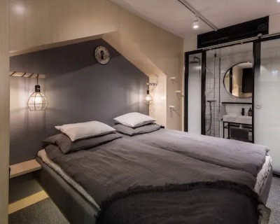 Hotel With Urban Deli