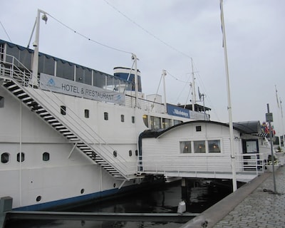 Mälardrottningen Yacht Hotel