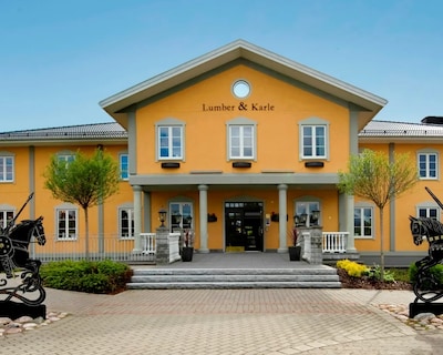 Lumber & Karle