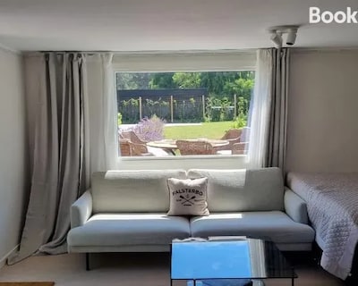 Luxurious & Comfy Guesthouse - Close To The Beach