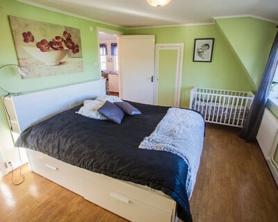 Swedish Country Home. Lake View. 4 Seasons. 4k 75