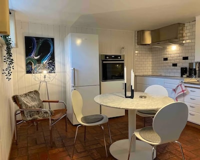 Charming apartment with close proximity to everything!