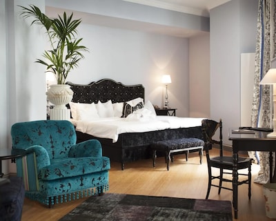 Dorsia Hotel & Restaurant