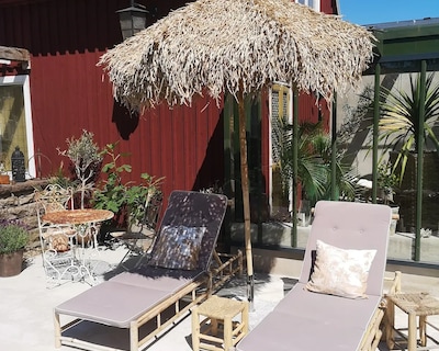 Stay at cozy Mojo organic spa