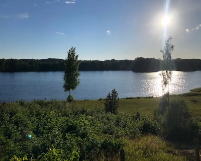 Newly Renovated Cottage With The Lake Right Next To The Knot