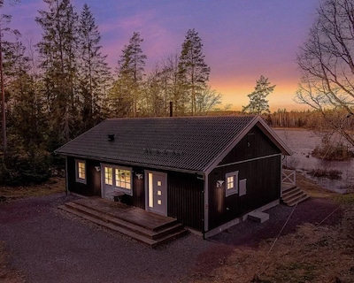 Lakefront House In A Quiet Individual Location