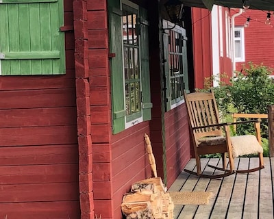 Log cabin with fireplace, 2 minutes to bike park