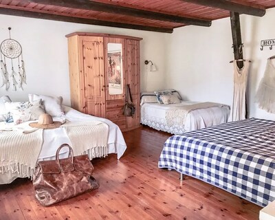 Lakefront Accommodation On Horse Farm, Mariefred