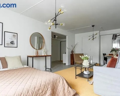 Modern Charm Stylish Studio In Sodermalm