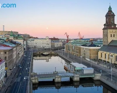 Familjevanligt Stort Hus (gratis Parkering)