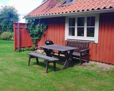 Small Cottage For The Romanian Of Nature