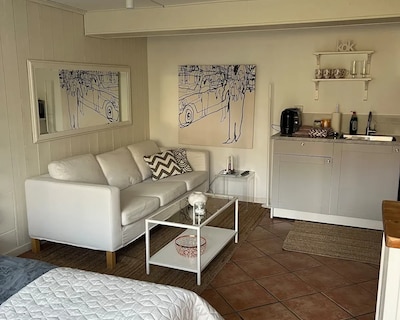 Cozy place to stay close to nature & city