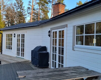 Cozy Cottage With Lake View