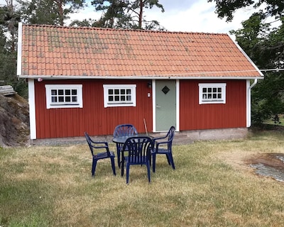 Cozy Red Cottage Close To Nature And Hiking Trails