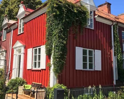 Adorable home by Slottsskogen (No parties)