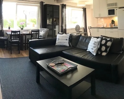 Cosy & Fun guesthouse 2min walk to train