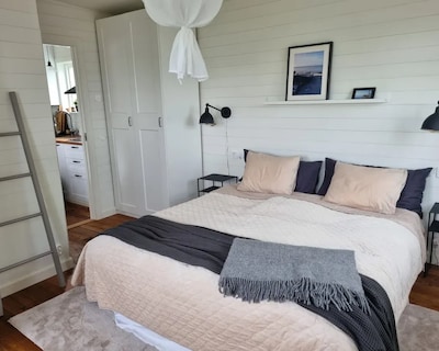 Bright, cozy cottage in fishing village overlooking the sea