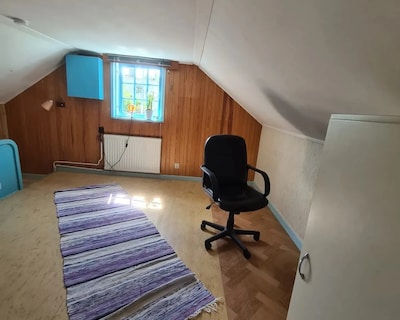 Forest Height. Small Cozy House. Three Rooms, Kitchen.