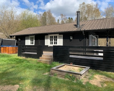 Animals & Child-friendly Cabin With Fireplace And Hot Tub
