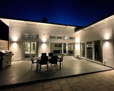 Lovely Lake House With Hot Tub