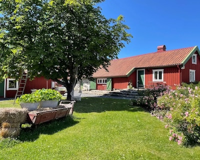 Charming guesthouse with fireplace, Torslanda
