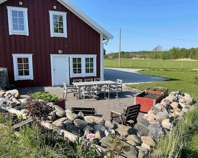 Peaceful Location With Large Patio And Lawn