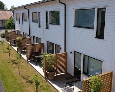 Easy Livin' Apartment Hotel