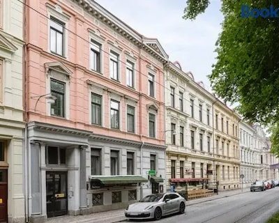 Large Central Gothenburg 2bd Apt