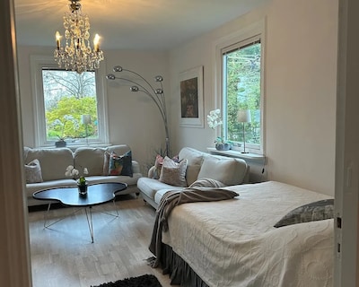 Nice apartment in Göteborg with garden & parking space!