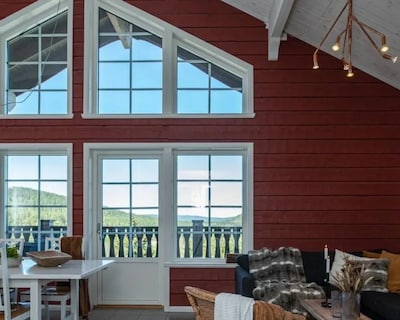 Alpine feel with space, views, fire pit and sauna (7a)