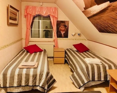 Separate Entrance, Suite 4h+k Near Ike.