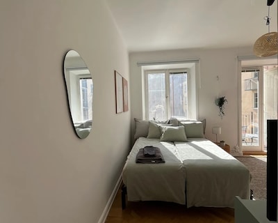 Peaceful Sofo Studio With Balcony Facing Inner Courtyard