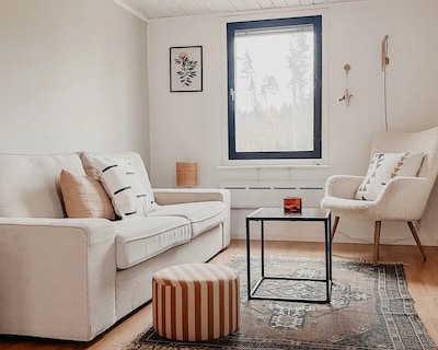 Luxurious Red Cottage With Wood Stove Near Lake