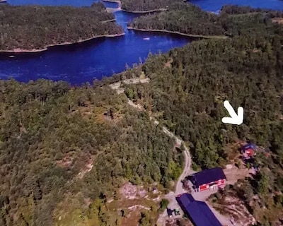 Cozy cottage in incredibly beautiful quiet setting.