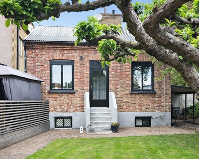 Secluded garden house