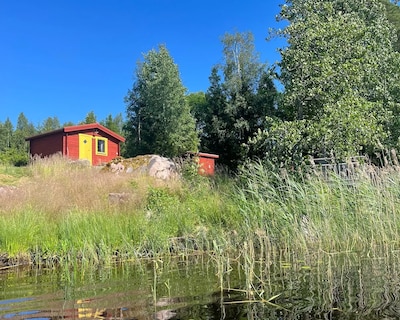 Cottage With An Amazing Location!