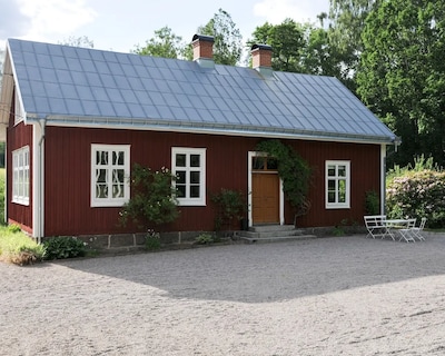 Lovely Chalet In The Centre Of Lake Åsnen
