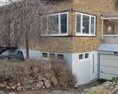 Small Cozy Apartment Opposite Restaurant & Pub