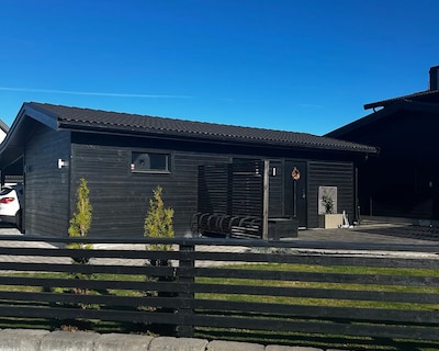 Cozy Guesthouse | 6 Minute Drive From E4