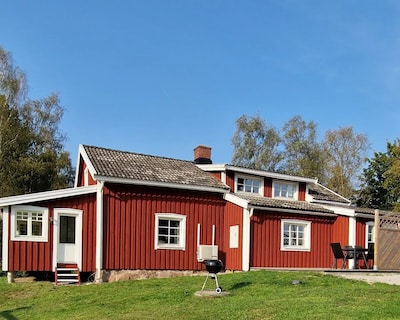 Swedish House With Proximity To The Lake