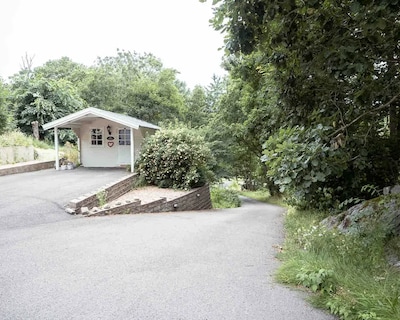 A Lovely Bright Apartment With Its Own Entrance