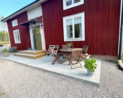 Röda Kåken close to Piteå sea swimming . Bed linen is included .